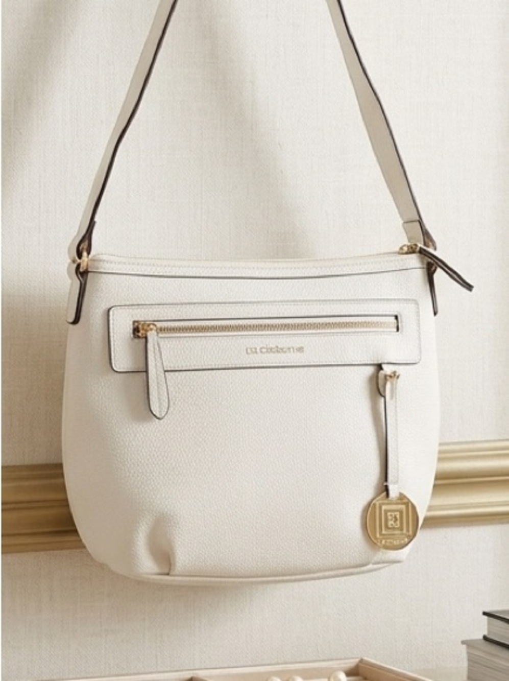 Liz Claiborne White Pebbled Shoulder Bag Hobo Purse‎ Gold Charm EUC Clean Girl